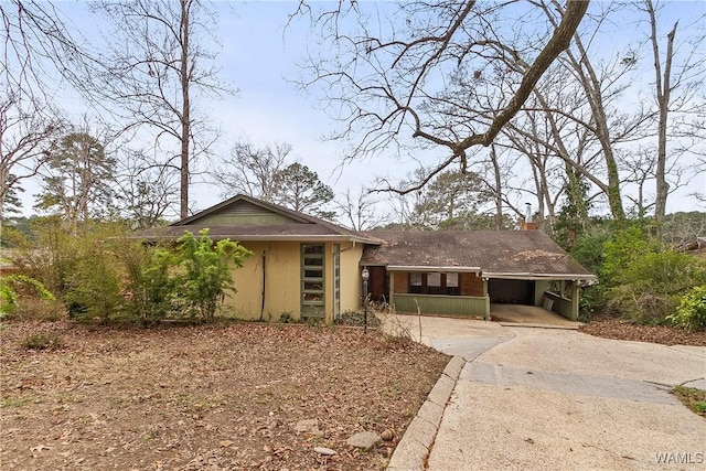 single story home with a carport