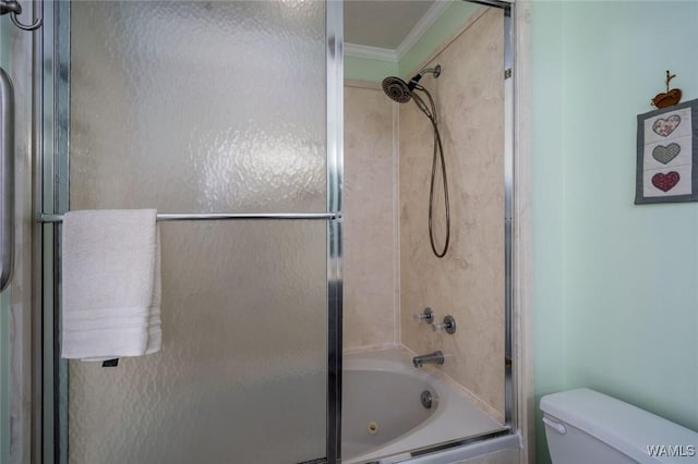 full bath with combined bath / shower with glass door, crown molding, and toilet