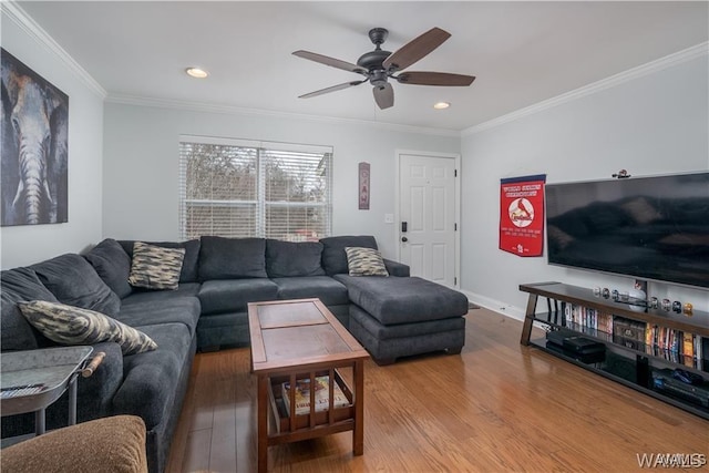 living area featuring ceiling fan, recessed lighting, wood finished floors, baseboards, and crown molding