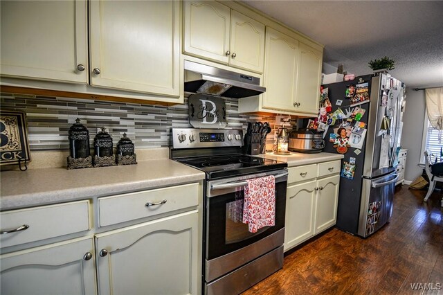 kitchen featuring stainless steel appliances, dark wood-type flooring, backsplash, and cream cabinetry