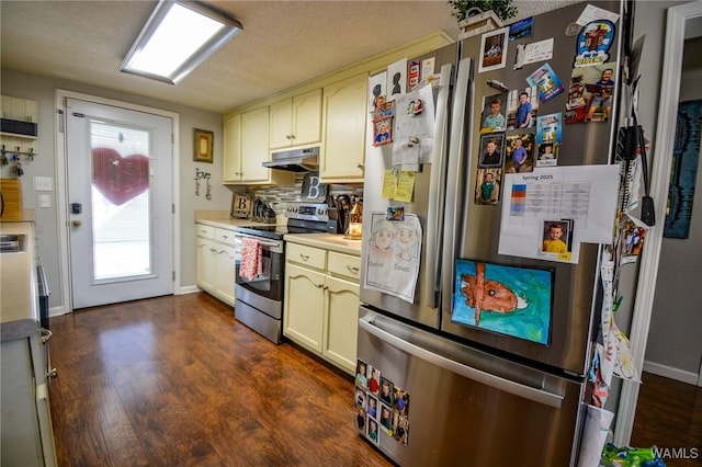 kitchen with stainless steel appliances, dark hardwood / wood-style flooring, a textured ceiling, and backsplash