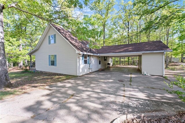 12863 N Country Dr, Tuscaloosa, AL 35475 - view of front of house with a carport and driveway