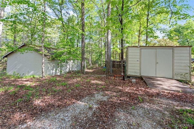 12863 N Country Dr, Tuscaloosa, AL 35475 - view of yard with an outbuilding and a storage unit