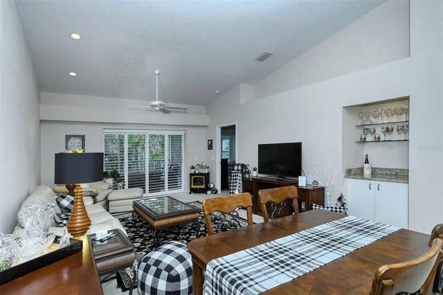 Listing photo 4 for 9611 Castle Point Dr Unit 925, Sarasota FL 34238