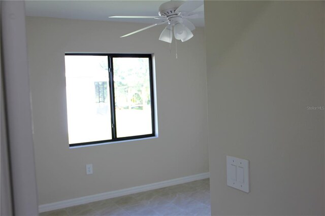 unfurnished room with plenty of natural light and ceiling fan