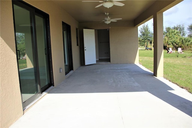 view of terrace with ceiling fan