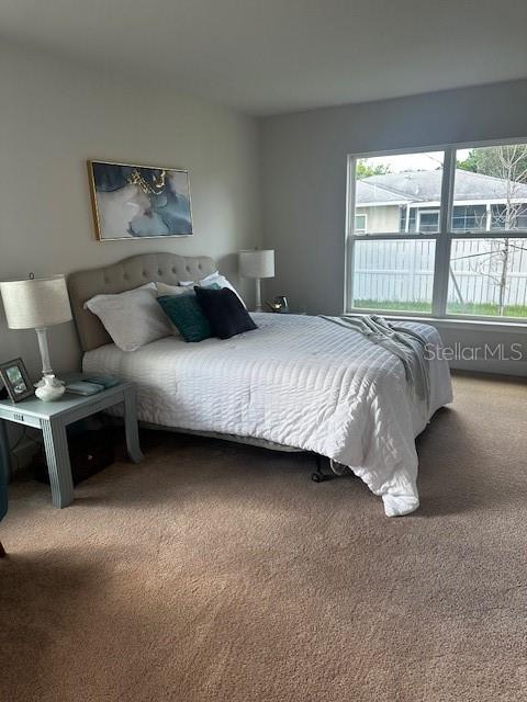 bedroom with carpet flooring