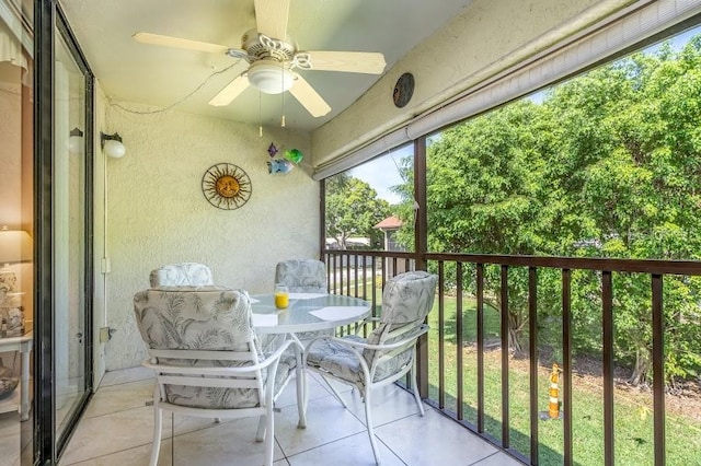 balcony featuring ceiling fan