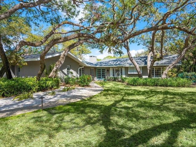 ranch-style house featuring a front lawn