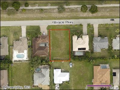 Listing photo 3 for 2510 Miracle Pkwy, Cape Coral FL 33914