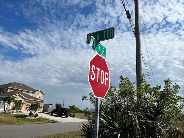 Listing photo 3 for 642 NE 7th Place, Cape Coral FL 33909