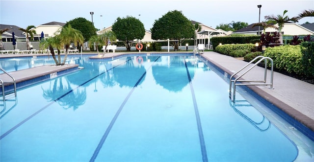 255 Royal Palm Dr, Davenport, FL 33837 - pool with fence