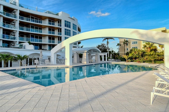 view of swimming pool