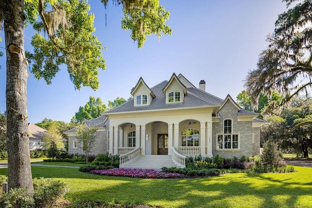 view of front of property with a front lawn