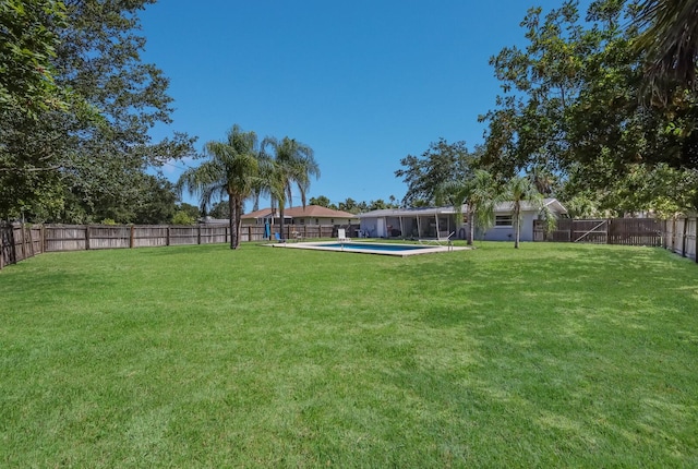 view of yard featuring a fenced in pool