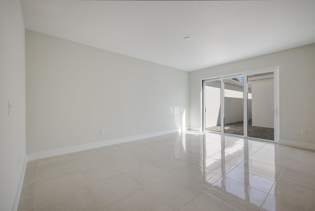 unfurnished room featuring light tile patterned flooring