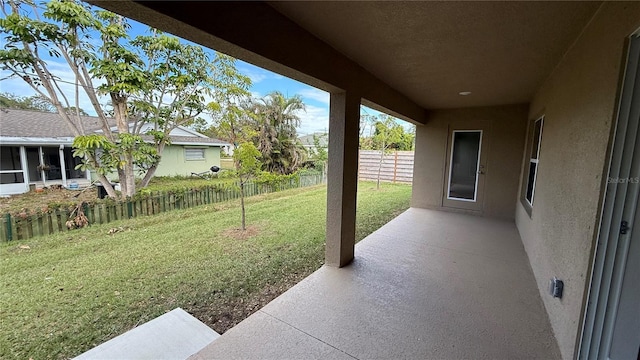 view of yard featuring a patio area