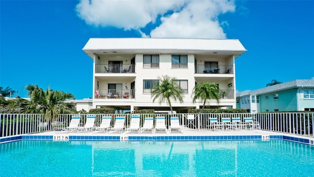 view of swimming pool