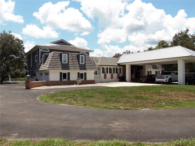 view of front of property with a front yard