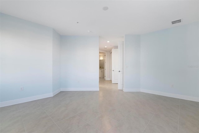 spare room featuring light tile patterned flooring