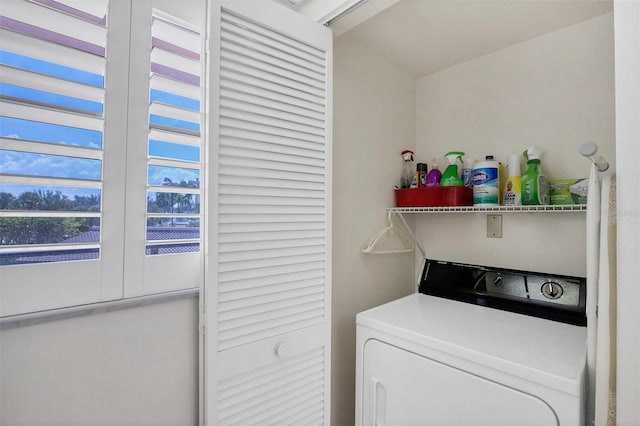 clothes washing area with washer / dryer