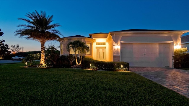 view of front of house featuring a lawn and a garage