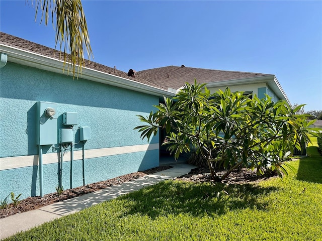 view of side of property featuring a yard