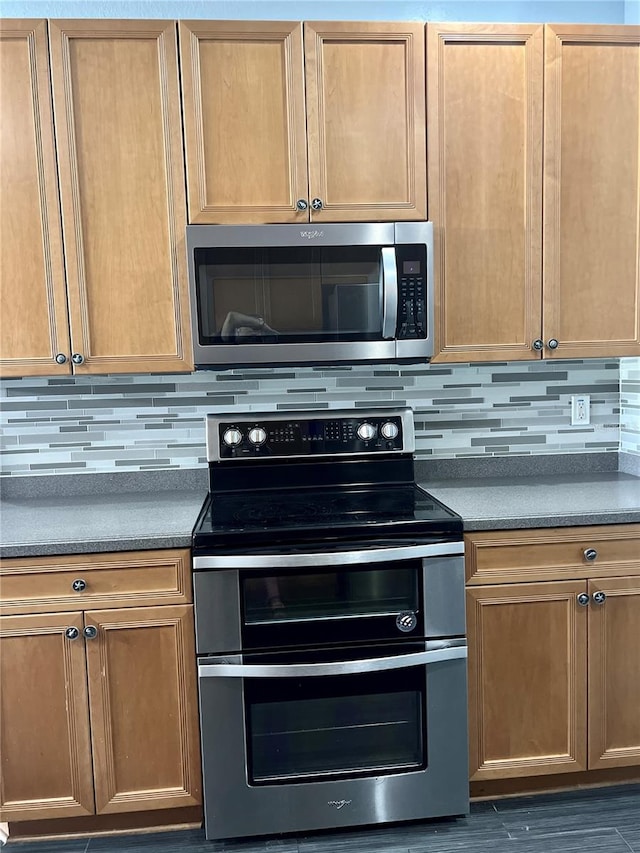 kitchen featuring backsplash and appliances with stainless steel finishes