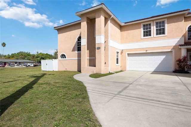 view of front of home featuring a front yard and a garage