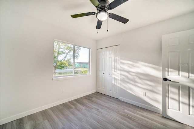 unfurnished room featuring light hardwood / wood-style floors and ceiling fan