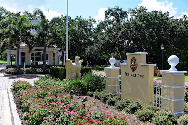 view of community / neighborhood sign