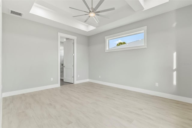 unfurnished room with light hardwood / wood-style floors and ceiling fan