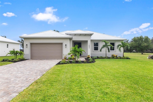 view of front facade featuring a front lawn and a garage