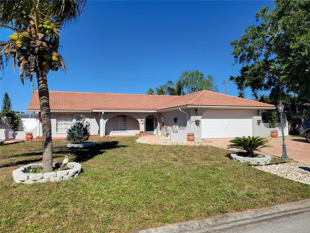 view of front of house featuring a front yard and a garage