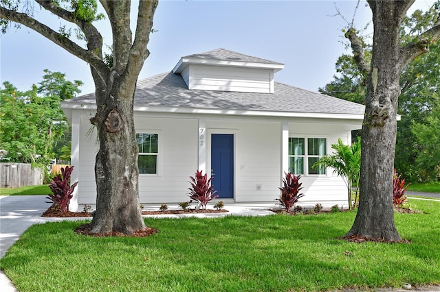 view of front facade with a front lawn