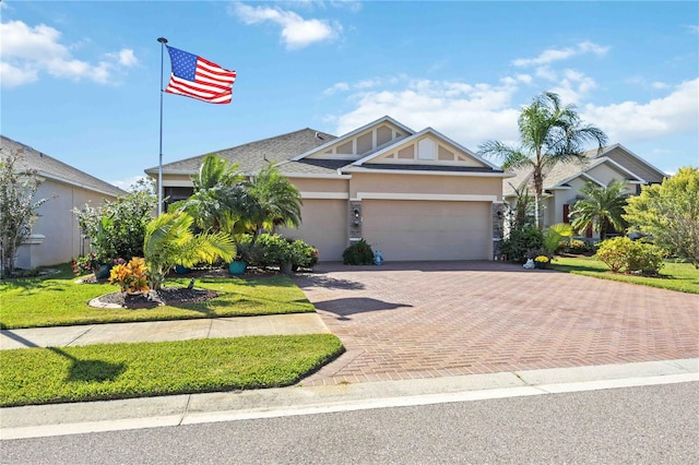 view of front facade featuring a front lawn