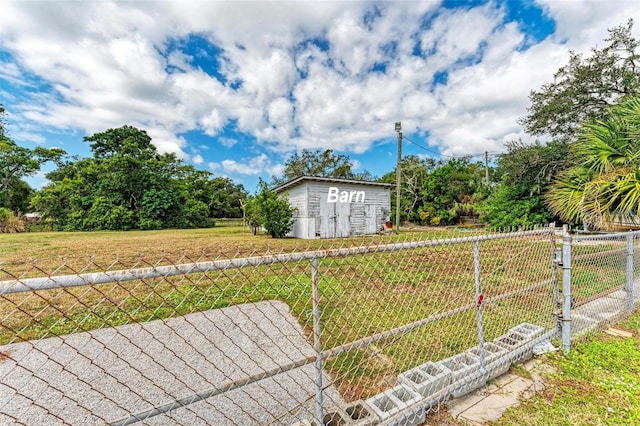 view of yard with an outdoor structure