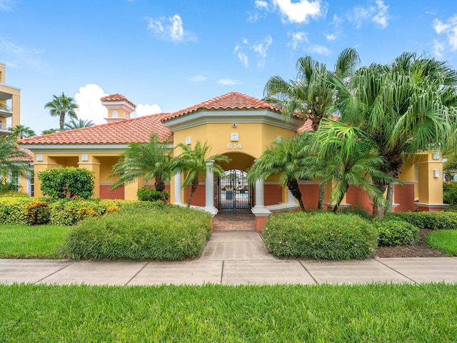 view of mediterranean / spanish-style home