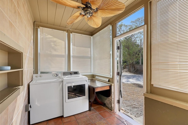 washroom featuring light tile floors, washing machine and dryer, and ceiling fan