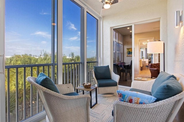 sunroom / solarium with ceiling fan