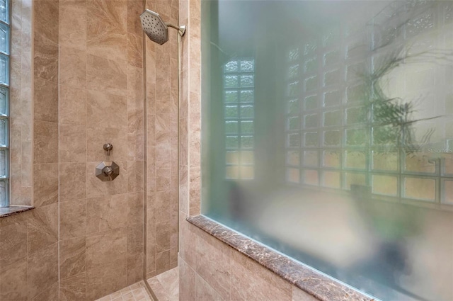 bathroom featuring tiled shower