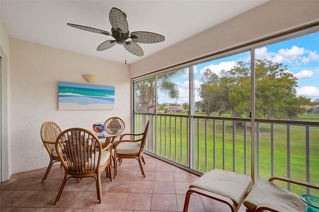 sunroom featuring ceiling fan