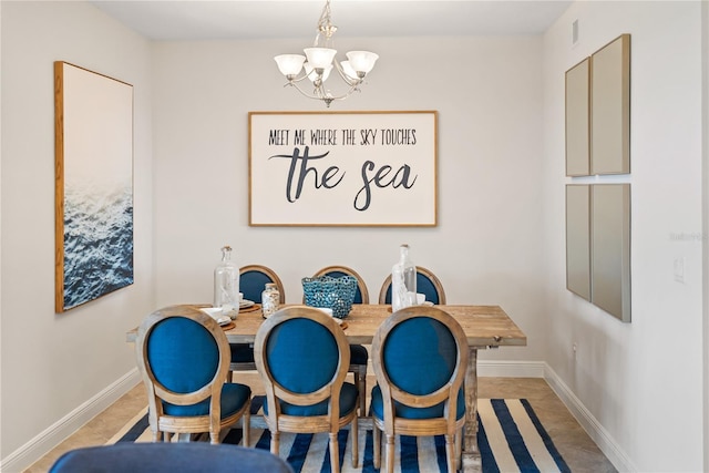 dining space with a notable chandelier