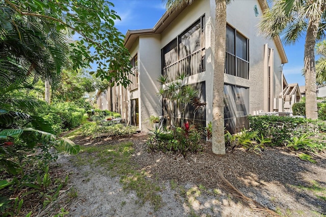 1654 Starling Dr Unit 201, Sarasota, FL 34231 - view of side of home with stucco siding