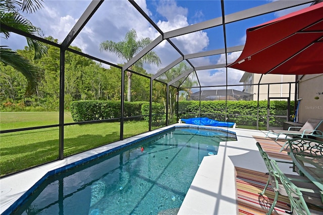 view of swimming pool featuring a lanai and a yard