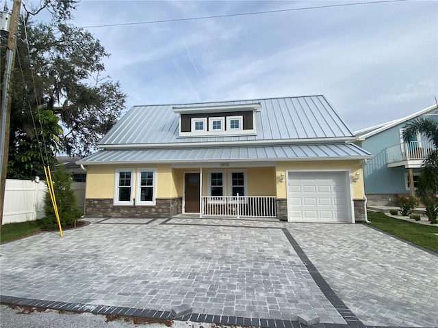 view of front facade featuring covered porch and a garage