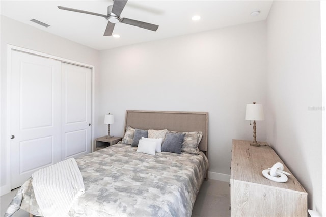 bedroom with ceiling fan, recessed lighting, visible vents, baseboards, and a closet