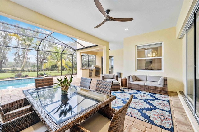 sunroom with ceiling fan