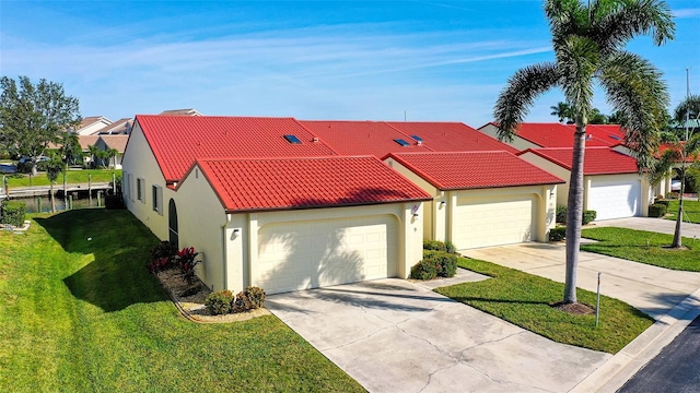 view of front of house with a front lawn and a garage