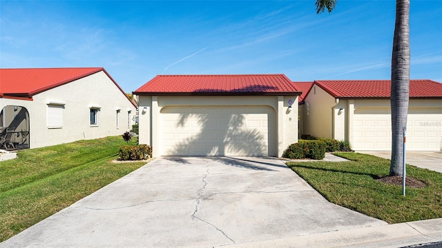 view of front facade featuring a front yard